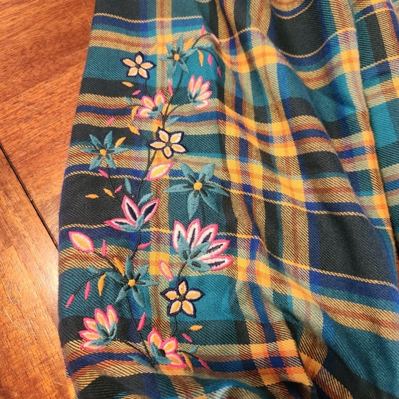 Pioneer Woman Lace Up Blouse - Picture 3 of 8